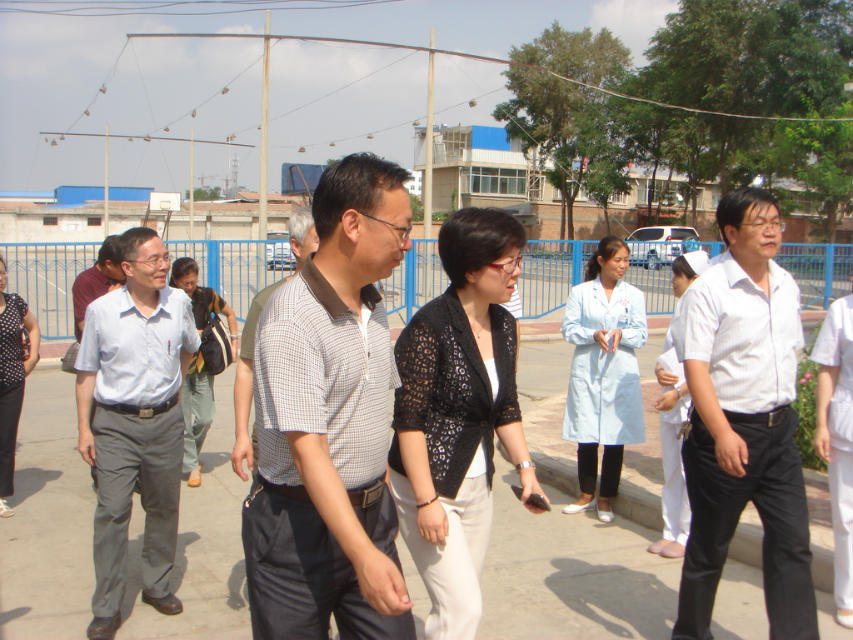 國家衛生計生委疾控局副局長王斌一行蒞臨我院新建社區衛生服務站調研