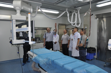 省衛(wèi)計(jì)委臨床外周血管介入二類(lèi)治療技術(shù)準(zhǔn)入審核專(zhuān)家組蒞臨集團(tuán)公司總醫(yī)院檢查指導(dǎo)工作