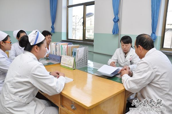 “情系西北__惠及百姓”全國醫學專家走基層大型公益活動_走進集團公司總醫院