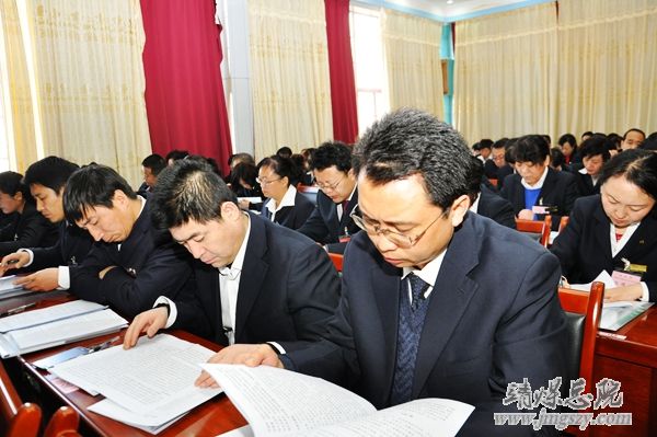 總醫院十四屆二次職代會、二〇一五年工作會暨二〇一四年度“雙文明”表彰會勝利召開