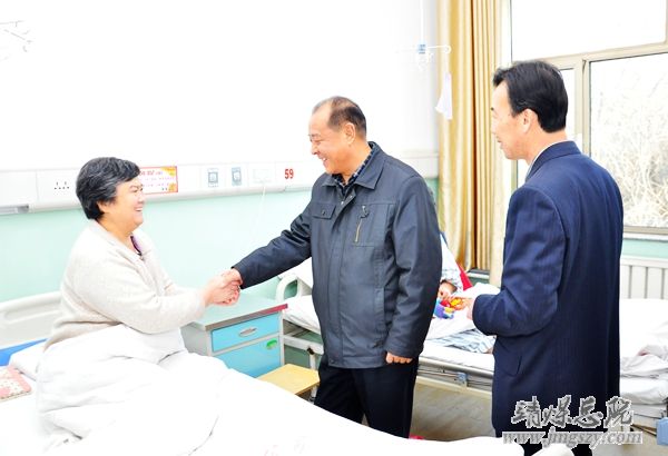 【殷殷關(guān)懷暖人心_深切厚望鼓干勁】集團(tuán)領(lǐng)導(dǎo)蒞臨我院看望慰問生病住院職工