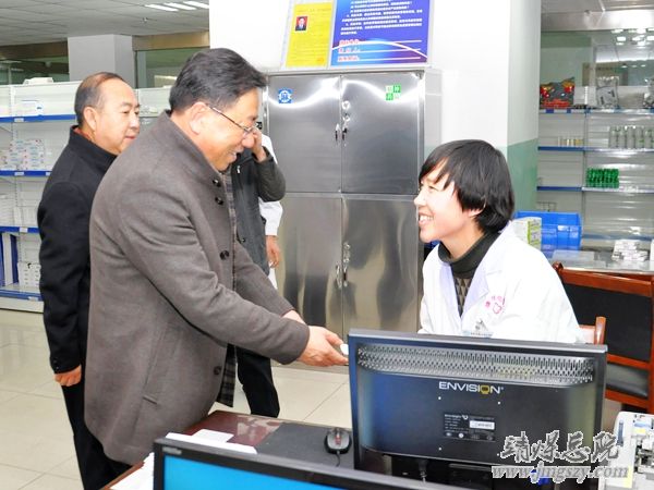 節前送溫暖___新春愛意濃_——總醫院開展節前慰問困難職工活動