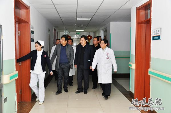 窯街煤電集團公司一行來總醫院參觀學習