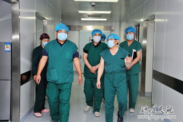 窯街煤電集團公司一行來總醫院參觀學習