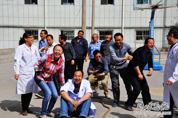 總醫院工會舉辦慶五一職工拔河比賽