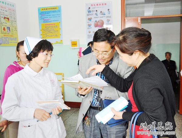 省衛(wèi)生計生委愛嬰醫(yī)院復(fù)核工作組蒞臨總醫(yī)院評估檢查