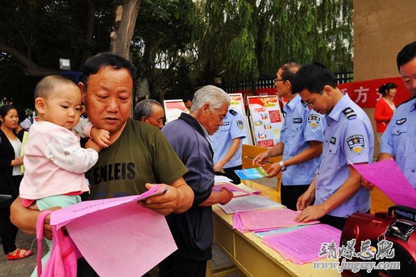 崇尚科學文明  依法治理邪教 ----集團公司在總醫院門口舉辦反邪教宣傳