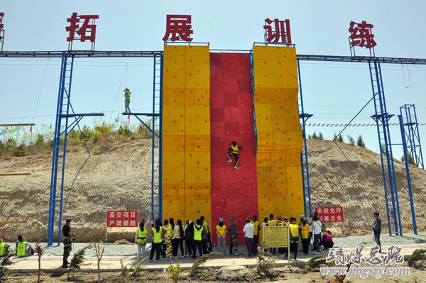 總醫(yī)院組織醫(yī)務(wù)人員開展戶外拓展訓(xùn)練