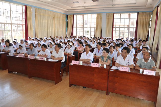 青春在奉獻中飛揚___夢想在奮斗中閃光