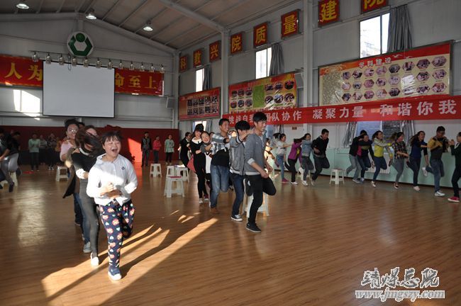 挑戰(zhàn)自我__團(tuán)隊(duì)協(xié)作_凝聚力量_和諧你我