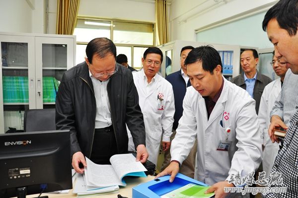 白銀市衛(wèi)生行業(yè)首席專家觀摩團(tuán)蒞臨集團(tuán)總醫(yī)院檢查指導(dǎo)工作